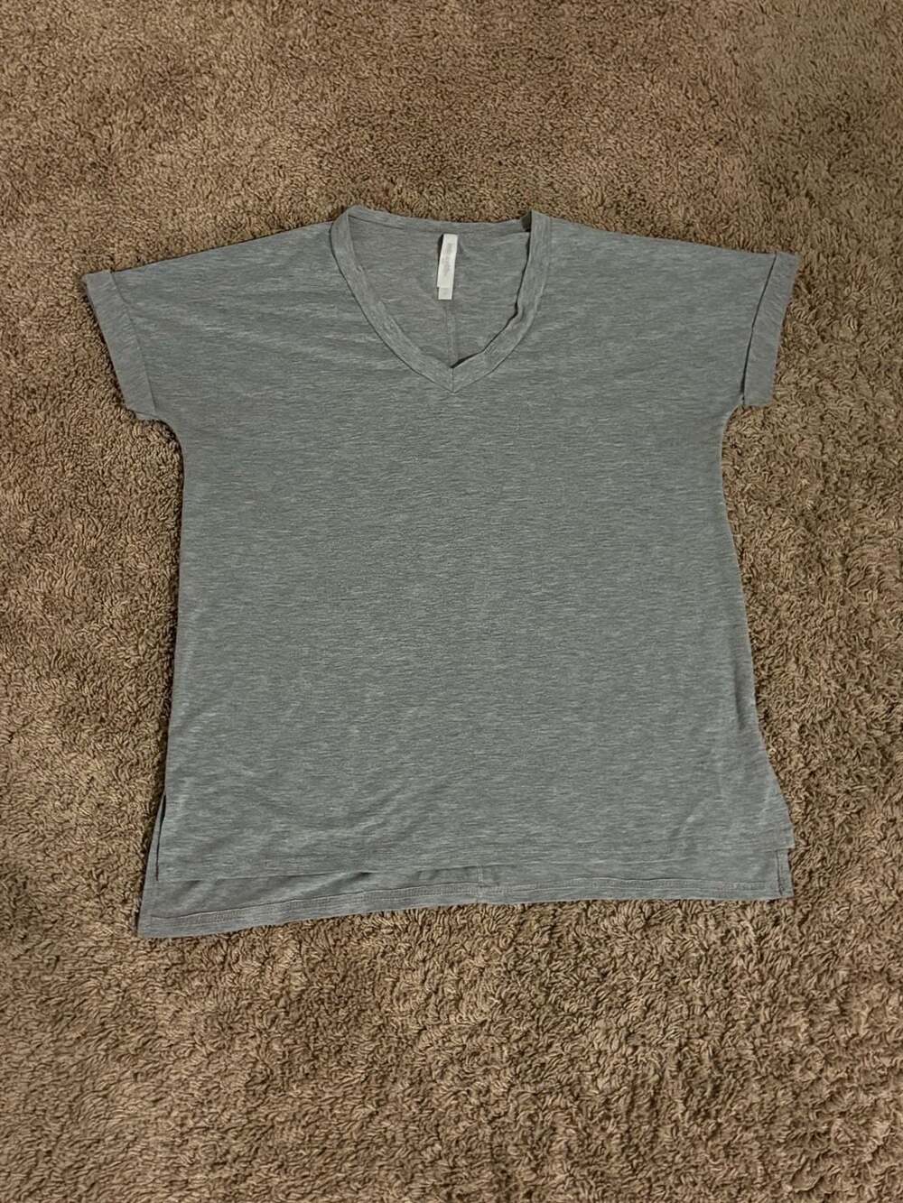Embracelife Women's Gray Short Sleeve V-Neck T-Shirt with Cuffed Sleeves